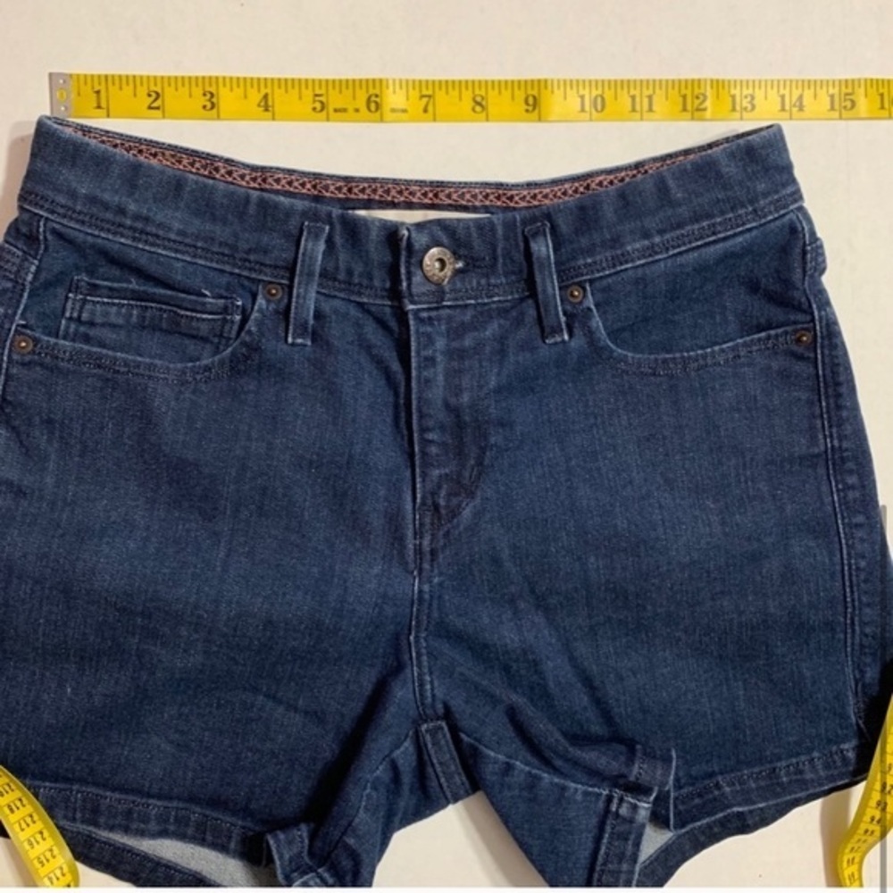 Levi’s Dark Wash Denim Shorts Size 4 Mid Rise Classic Blue Jean Shorts - Picture 4 of 7